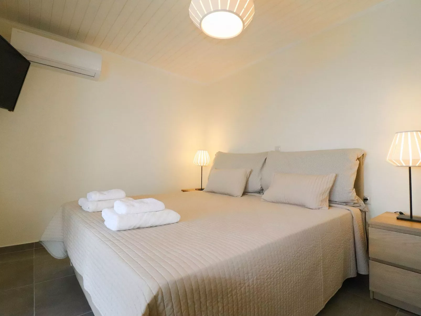 "Faiax" mit eigenem Pool-Binnen