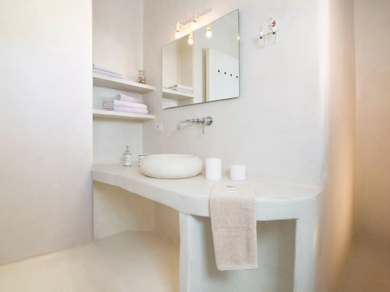 "Agapi" mit Infinity-Pool-Binnen