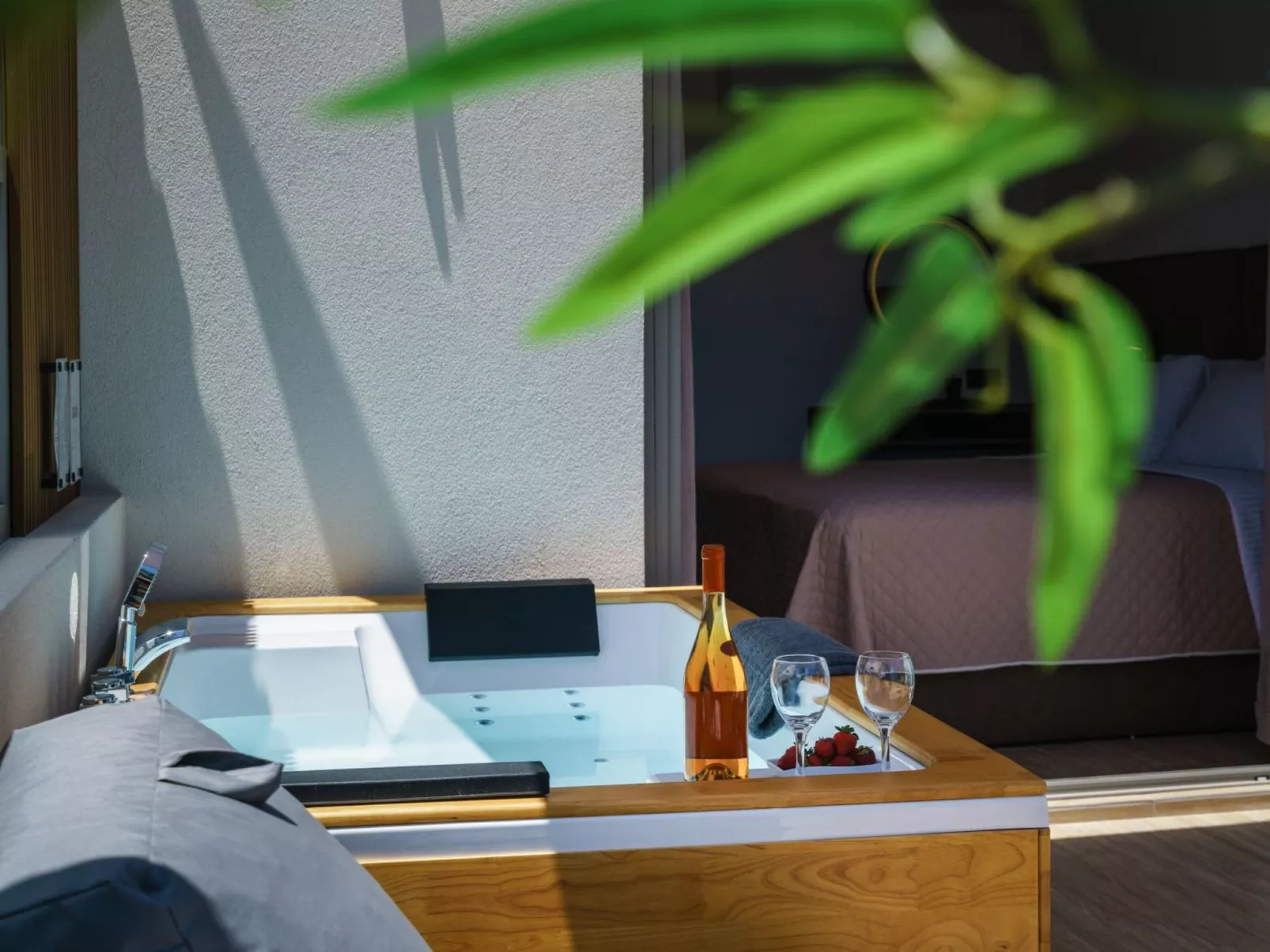 Neue Charavgi Suite mit Jacuzzi, 40m vom Strand entfernt-Binnen