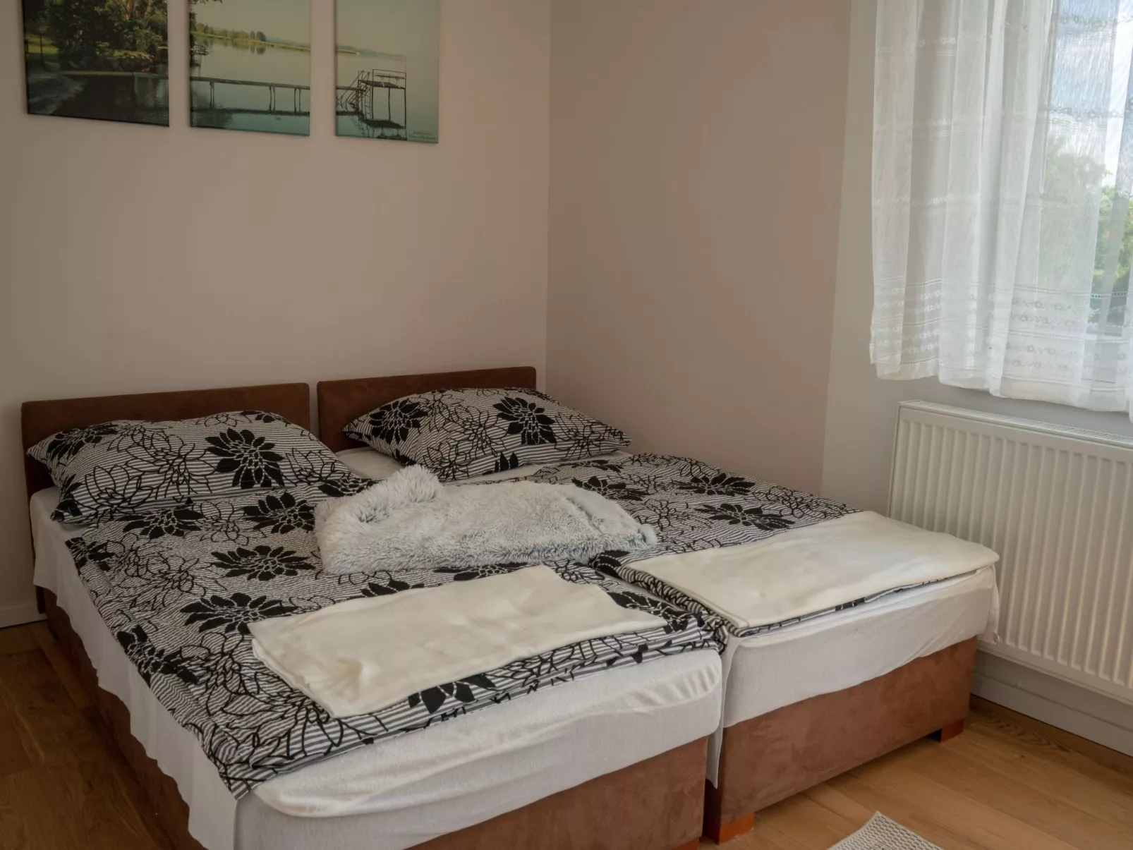 Doppelhaushälfte für sechs Personen mit Garten-Binnen