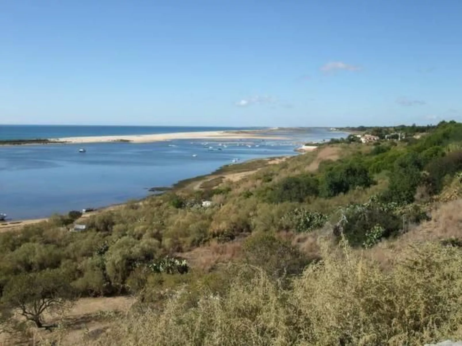 Nettes Ferienhaus in Altura mit Gepflegtem Garten-Buiten