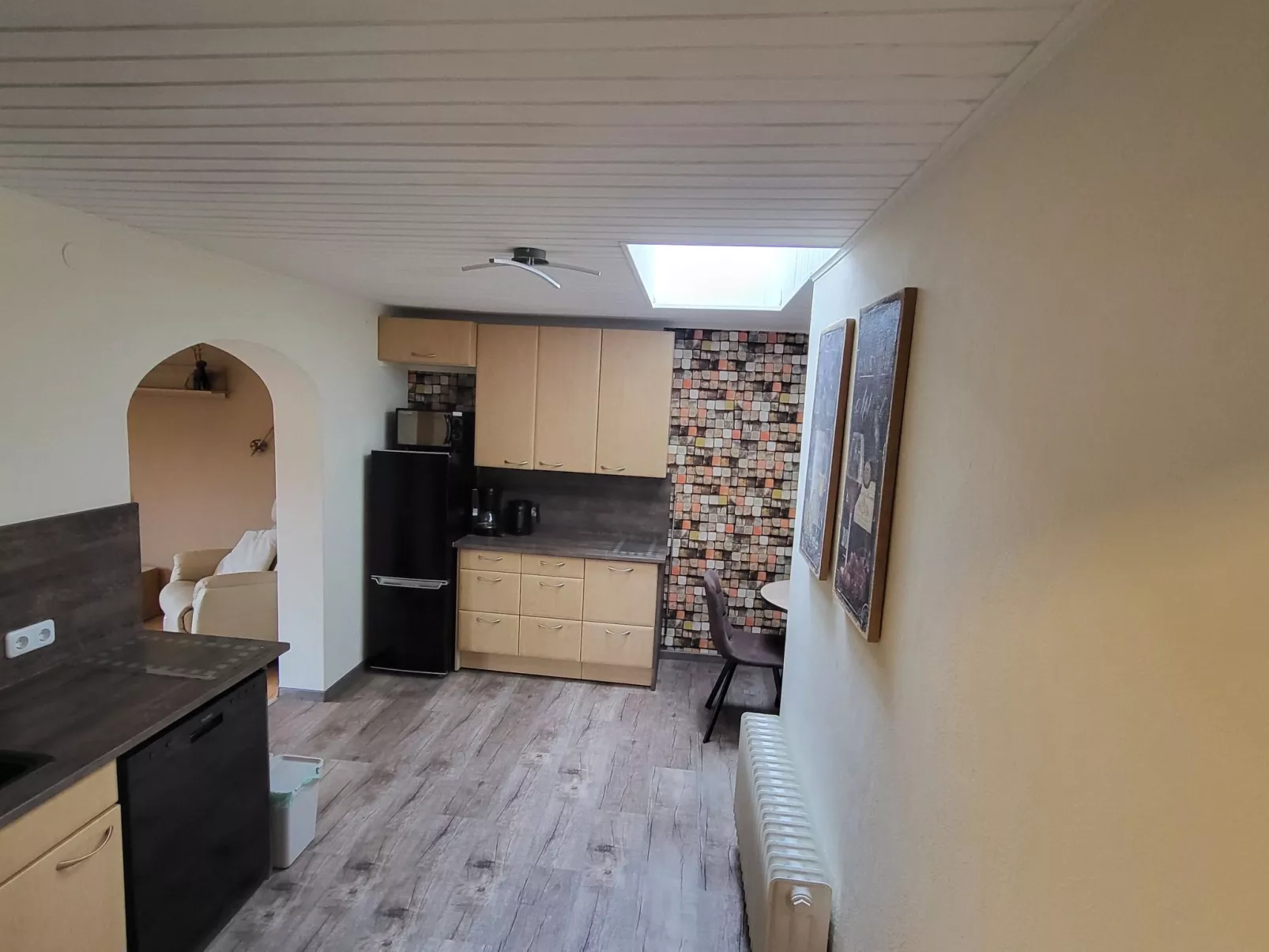 Geräumige Wohnung mit zwei Schlafzimmern und Balkon-Binnen