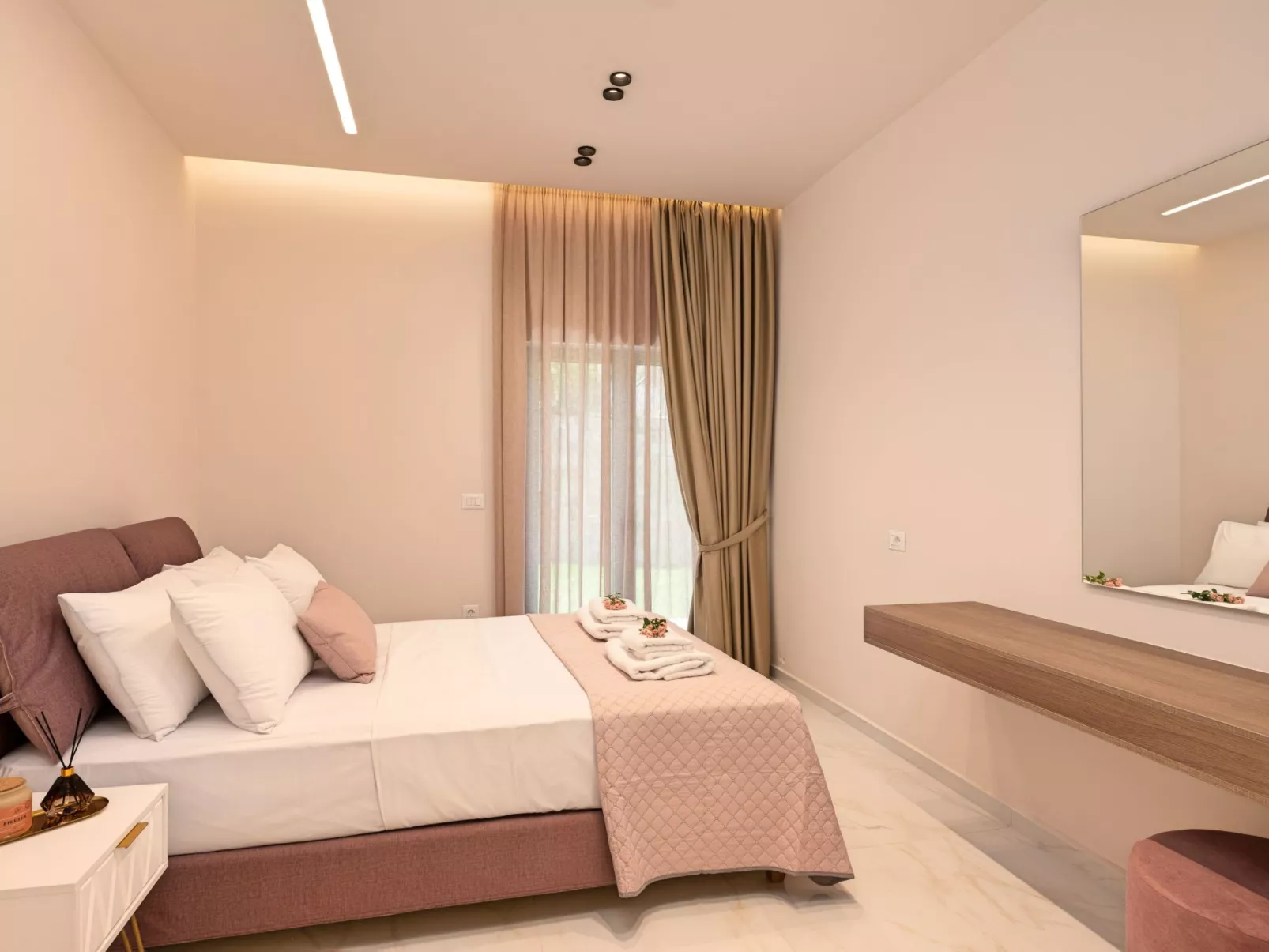 Celestial Luxury Villa Privater Pool Jaccuzi-Binnen