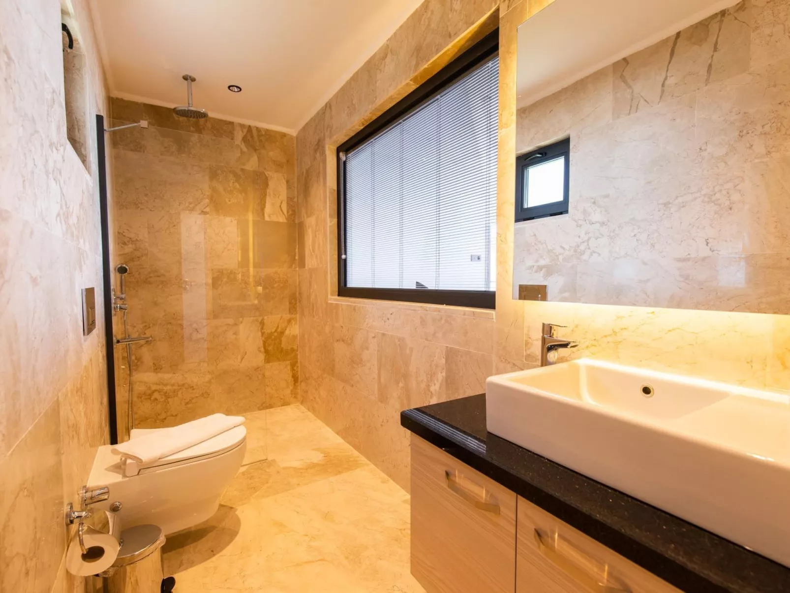 Azda-Image-tags.info