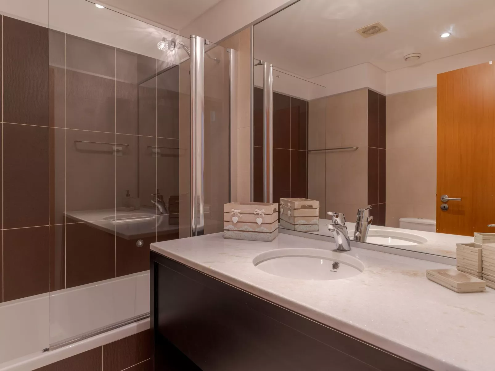 Mit gemeinschaftlichem Pool-Binnen