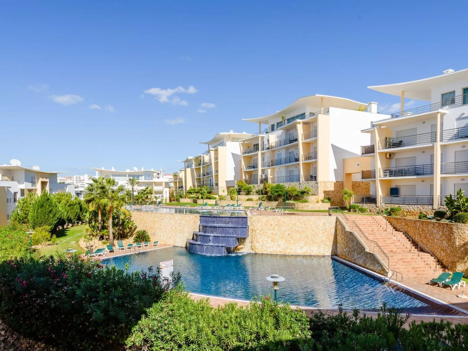 BnB Homes komfortable Wohnung mit 2 Pools-Buiten