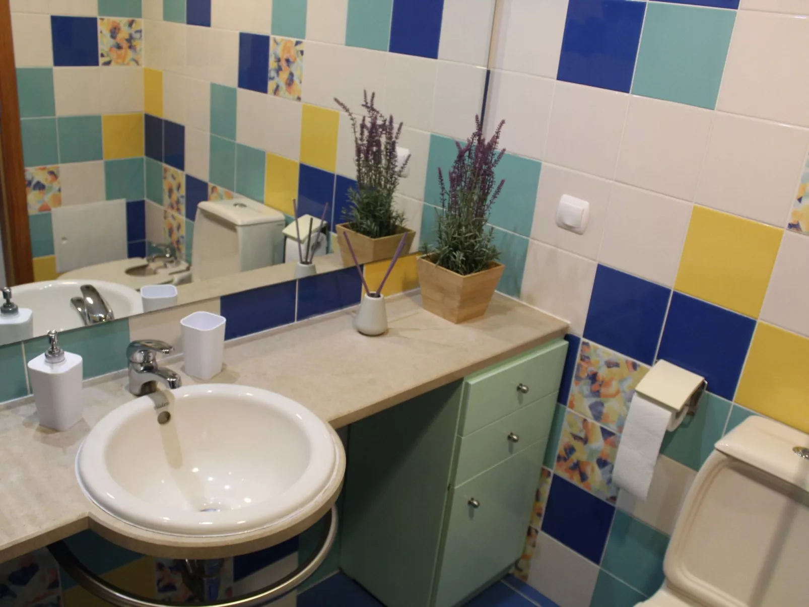 Zwei-Bett-Apartment mit großem Pool-Binnen