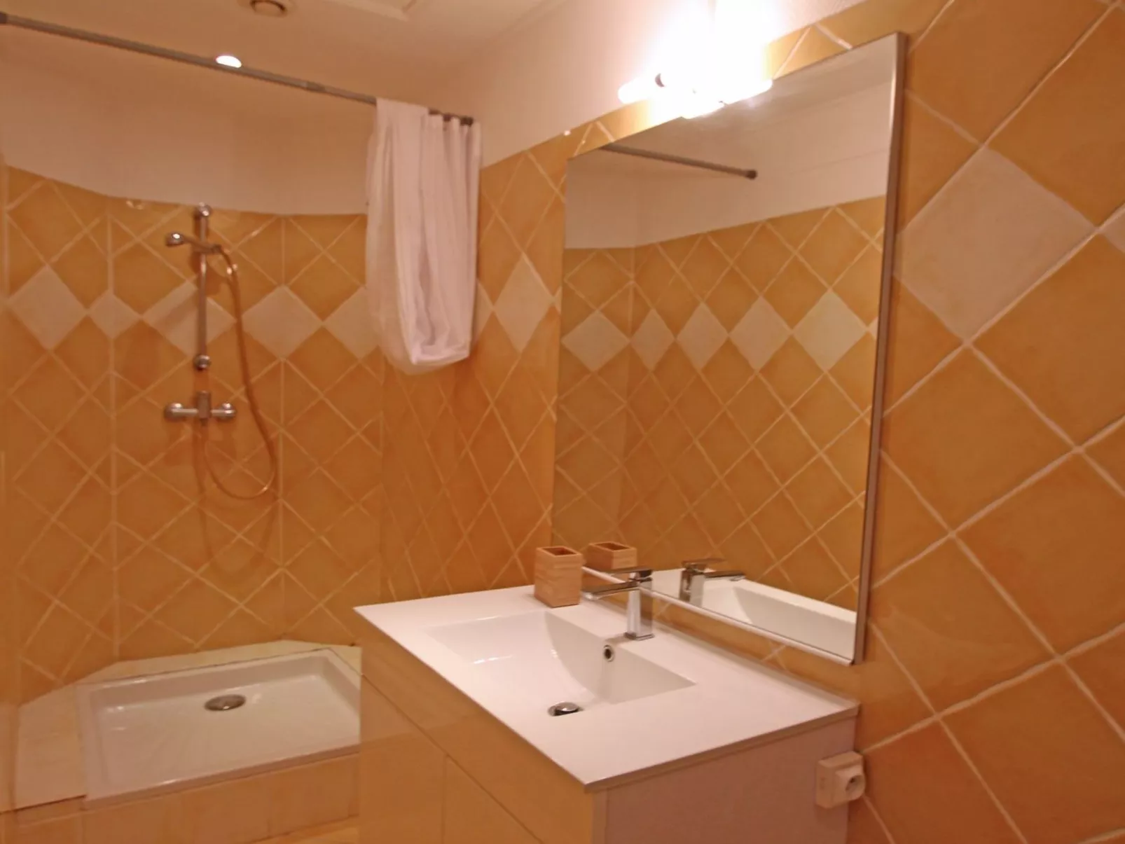 Appt T4 6 Pers - Climatisation - Wifi-Binnen