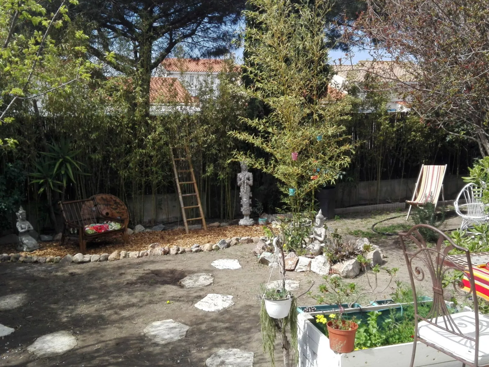 In Méditerranée mit Grill, Garten und Terrasse-Buiten
