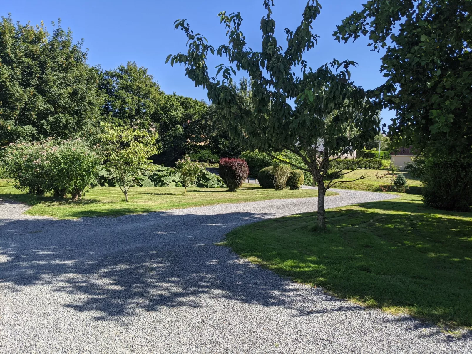 In Vesly mit Beheiztem gemeinsamem Pool-Buiten