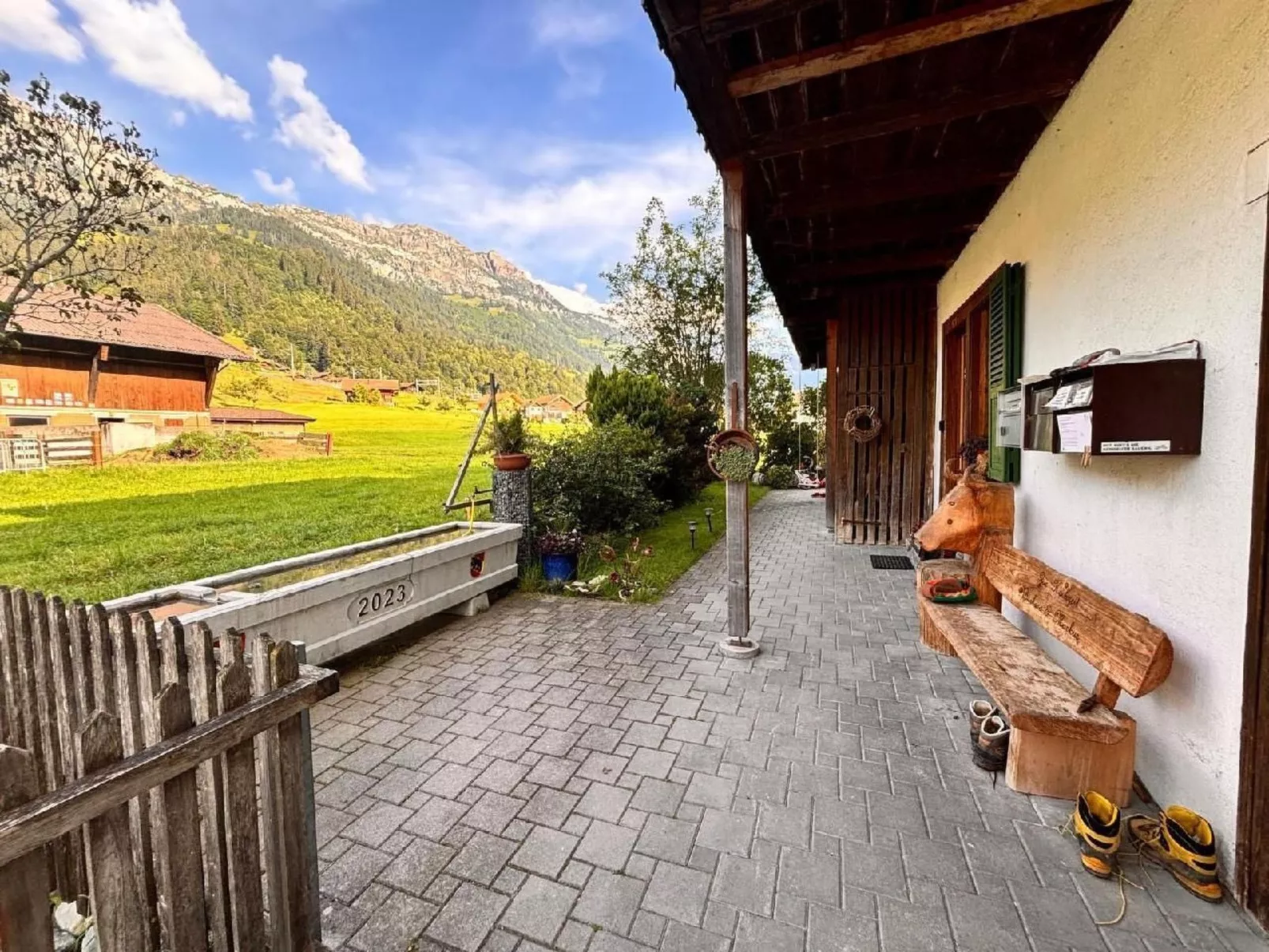 Neue 2.5- Zimmer Ferienwohnung im dreigenerationen Bauernhaus-Buiten