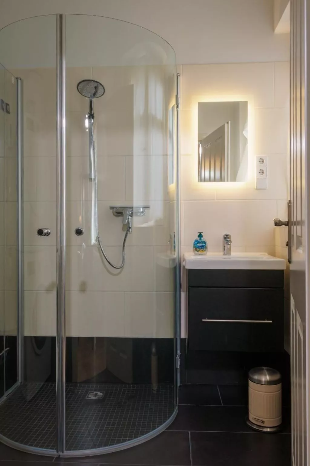 Modernes Appartement in Wannsee-Binnen