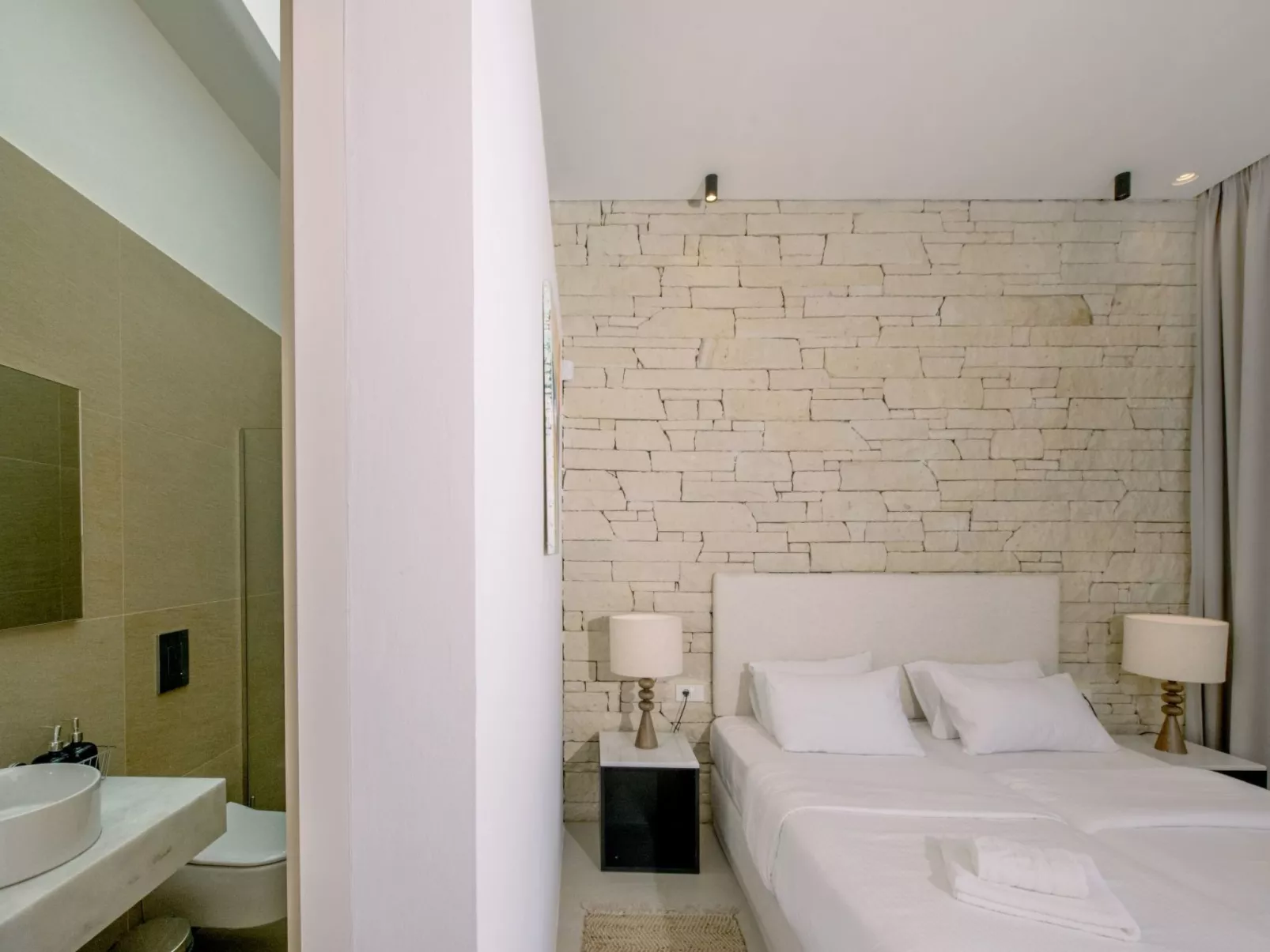 Neue einzigartige Villa mit atemberaubender Aussicht in Strandnähe-Binnen