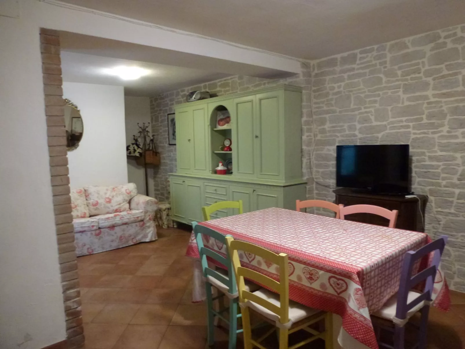 Rustico inmitten eines Olivenhainens-Binnen