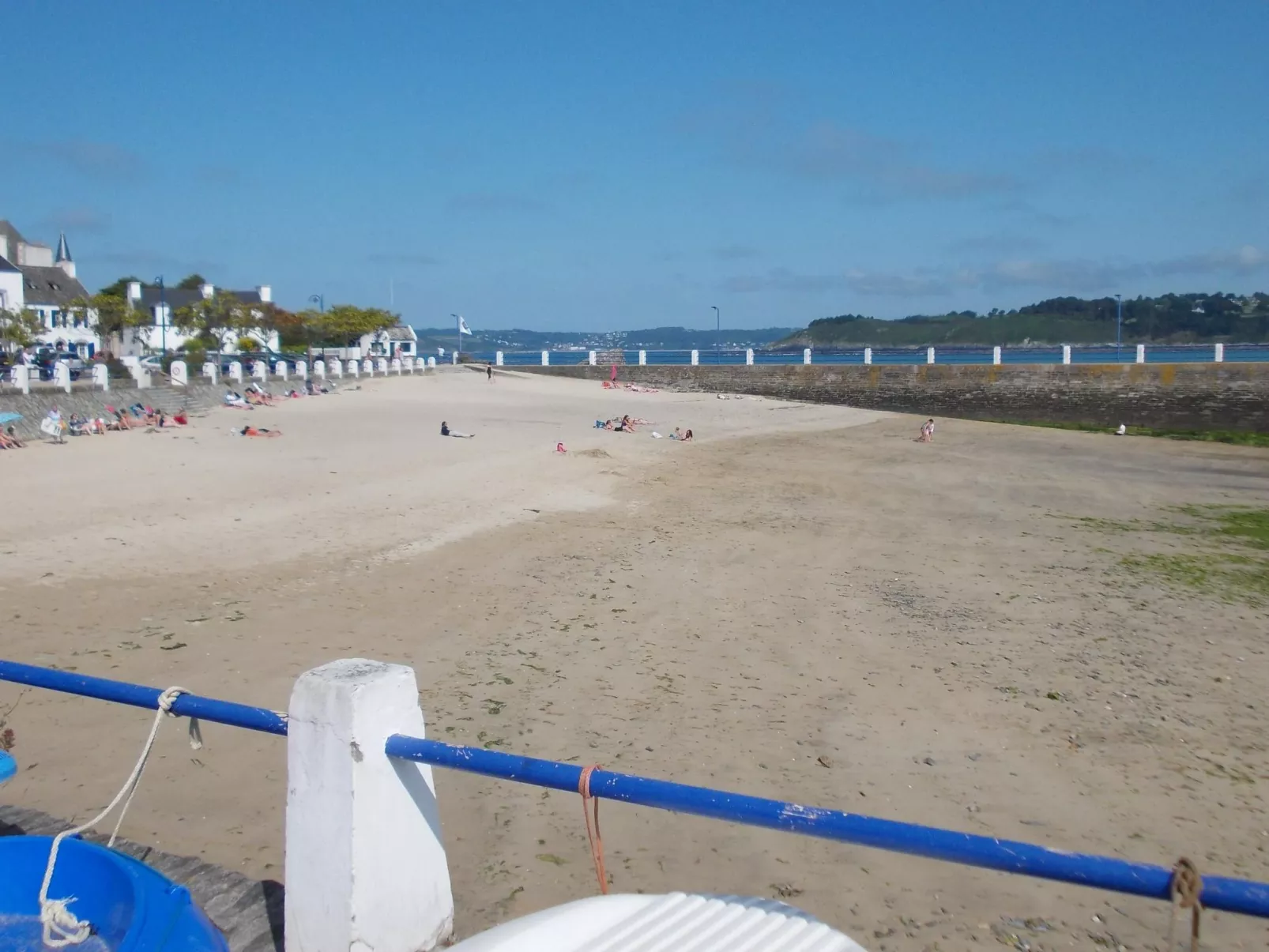 Mit Blick auf das Wasser-Buiten