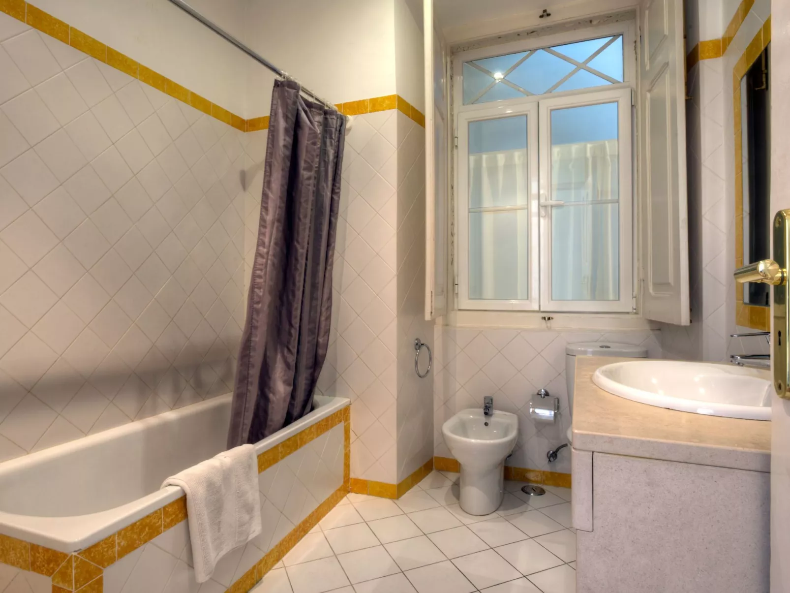 Großzügige Wohnung für 17 Personen in Lissabon-Image-tags.info