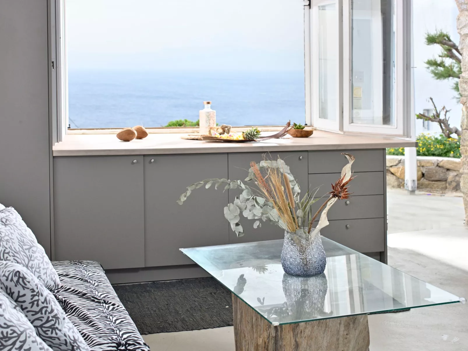 SUPERB BEACH ACCESS LUXURY SEA VILLA POOL by Calypso Sunset-Binnen