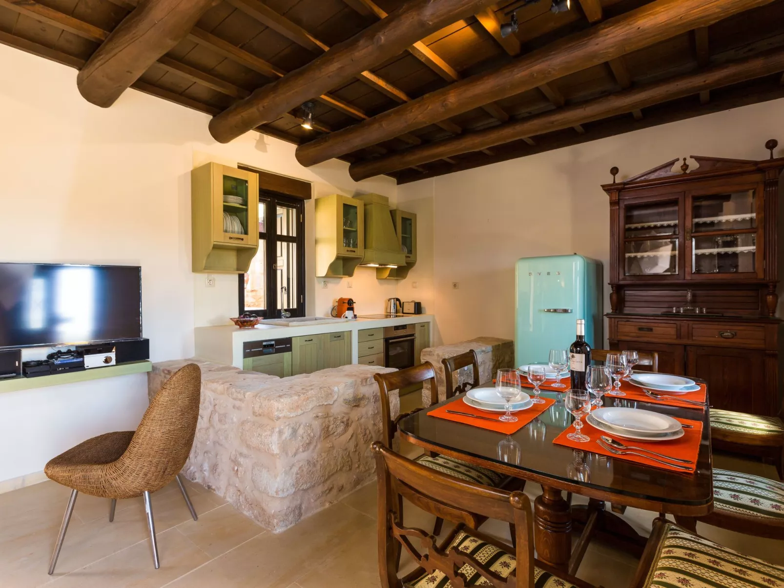 Freistehendes Ferienhaus mit großem Pool-Image-tags.info