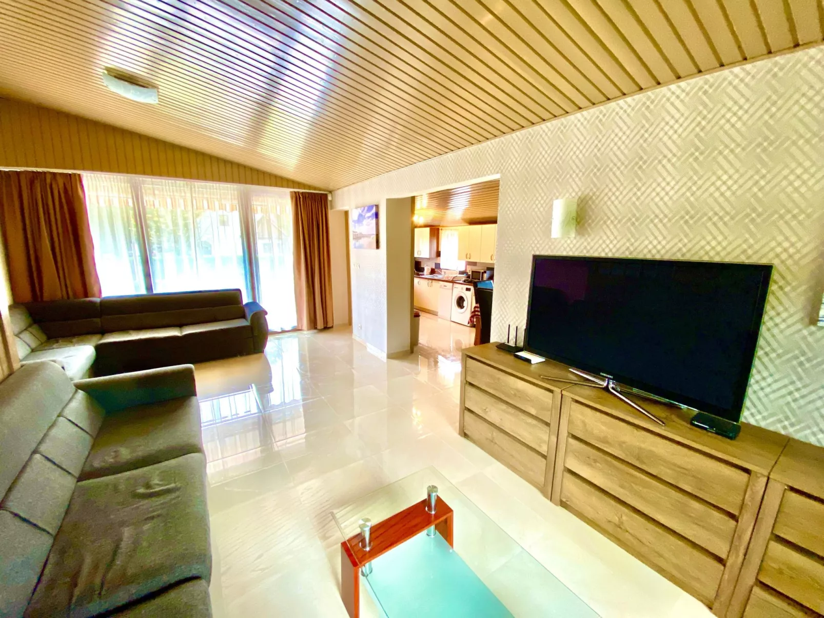 Großes Ferienhaus in Siófok mit Privatem Pool-Binnen