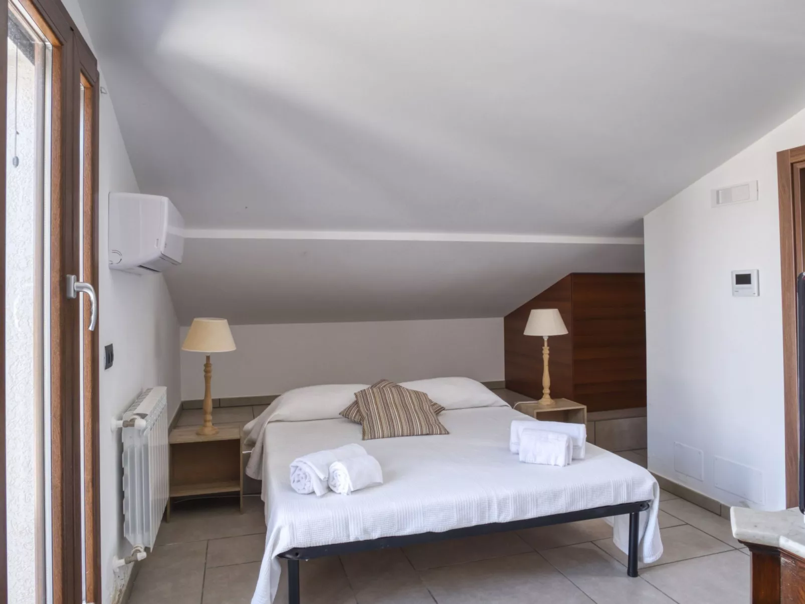 Villa of Wings-Binnen