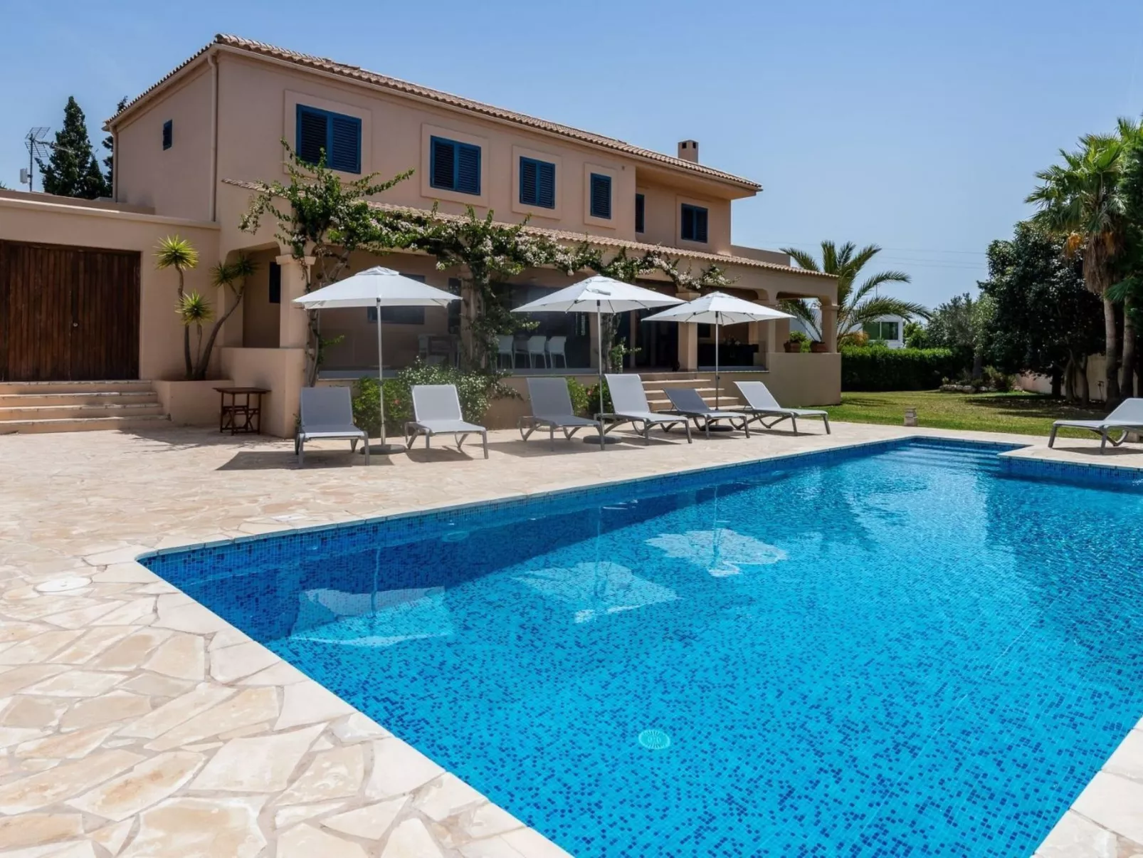 Villa in der Nähe des Zentrums und des Meeres-Buiten