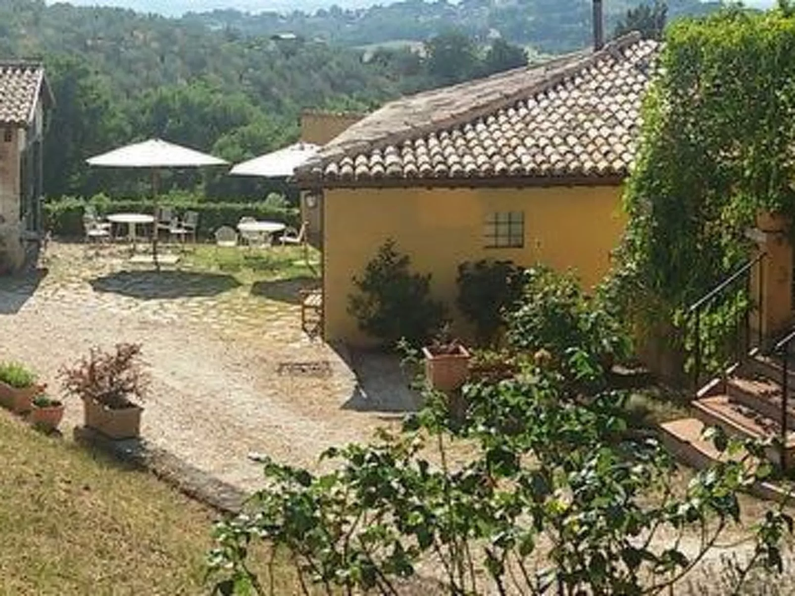 In Spoleto mit Garten, Grill und Terrasse-Buiten