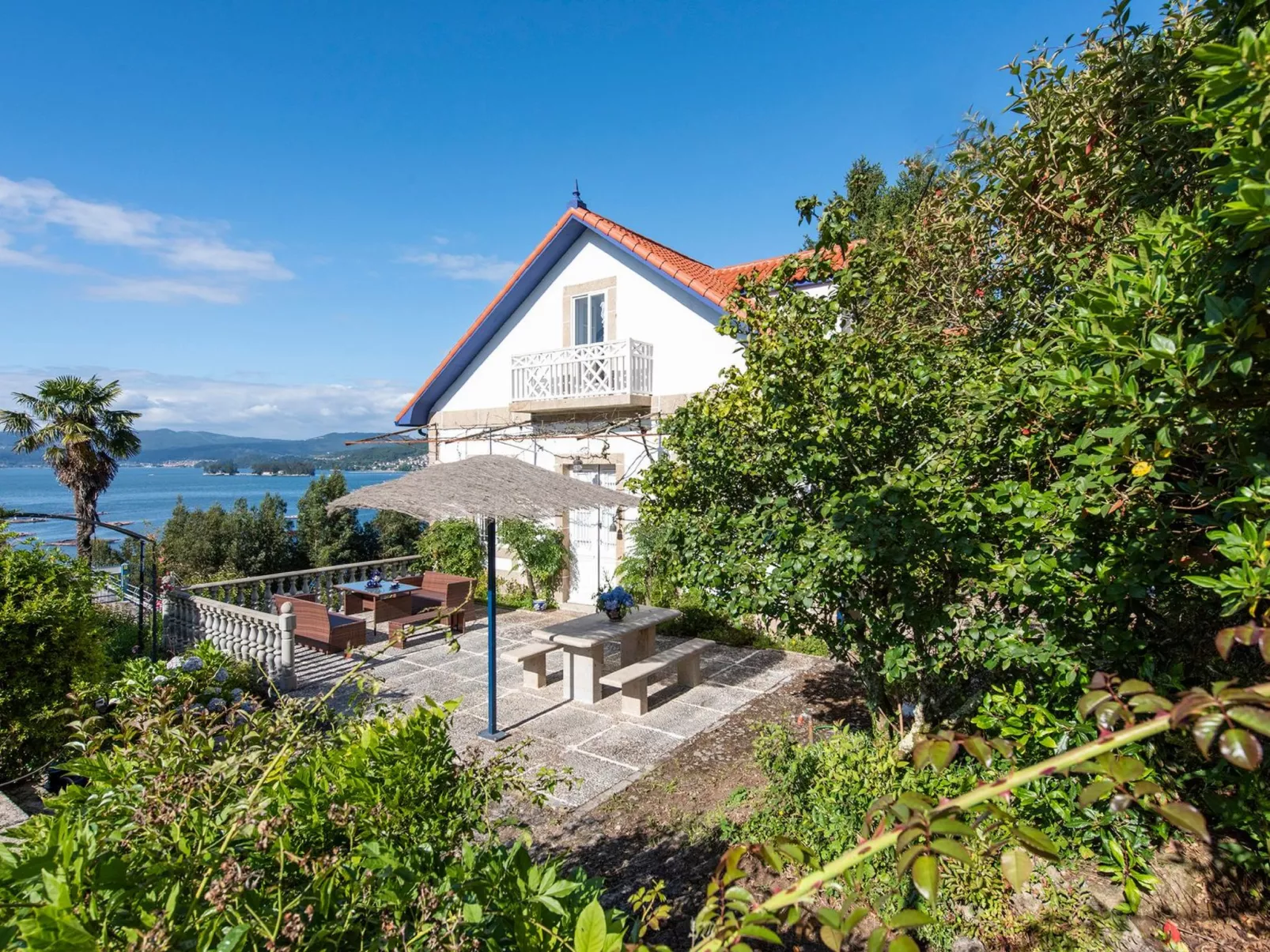 Für 12 Personen und 2 Kinder in Redondela, Costa Verde Spanien (Rías Baixas)-Image-tags.info