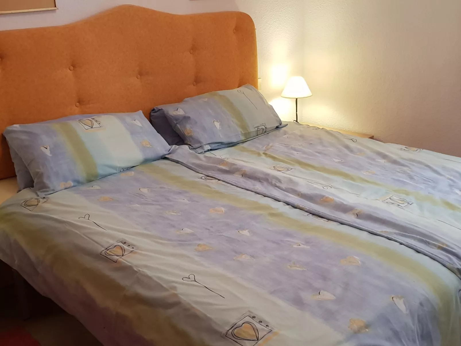 Ruhige Ferienwohnung mit Pool und Meerblick-Binnen