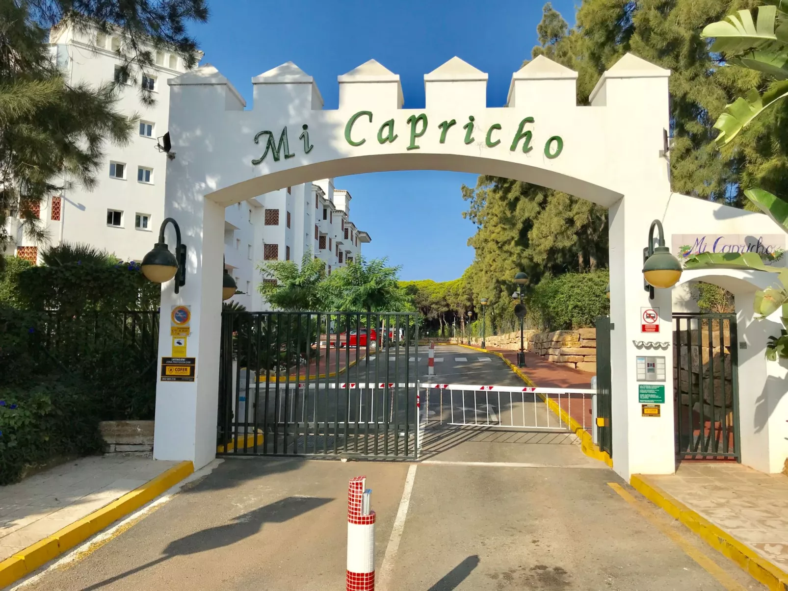 "Mi Capricho".-Buiten