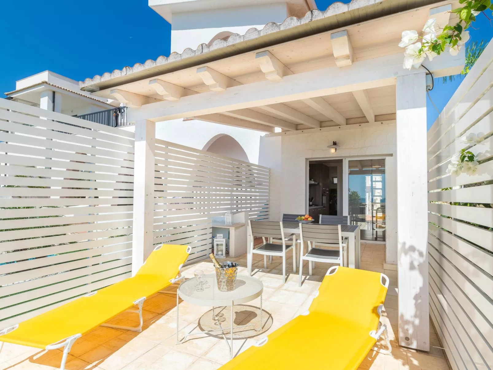 Amarillis, Wohnung am Strand-Image-tags.info