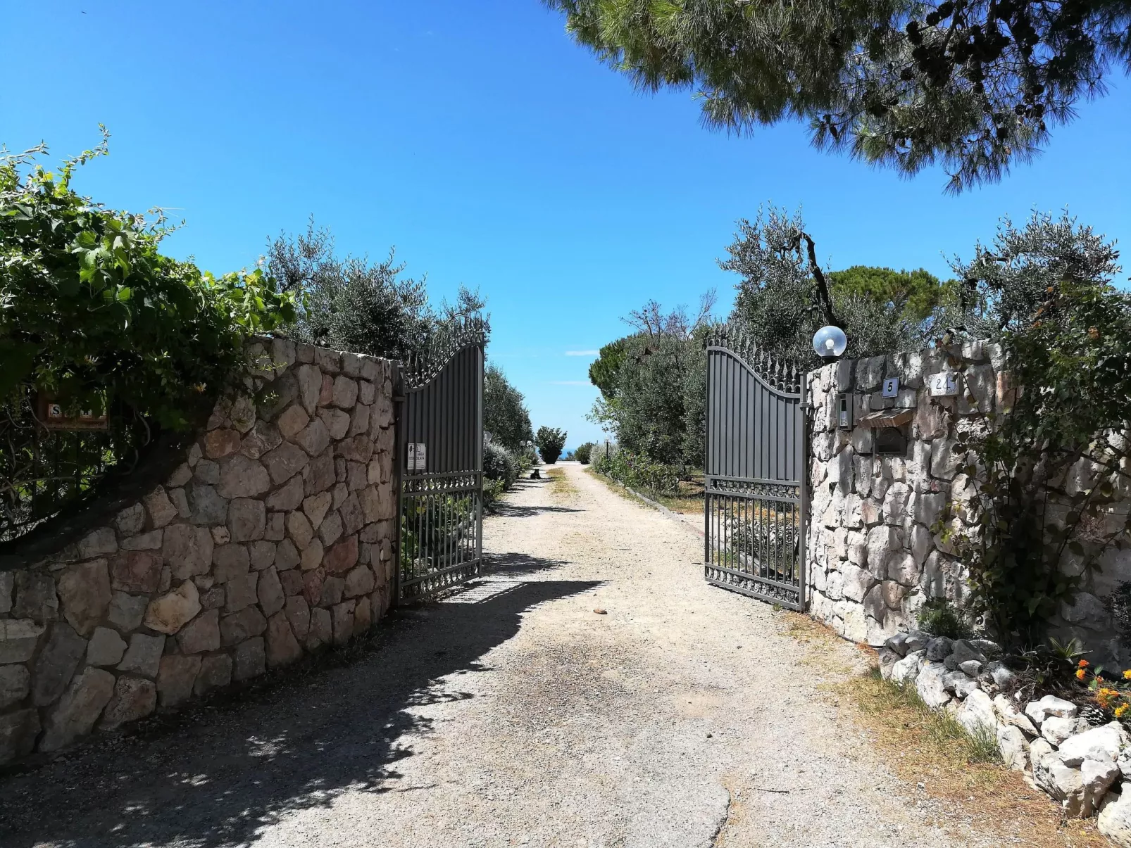 Angenehmes Haus in Itri mit überdachtem Innenhof-Buiten