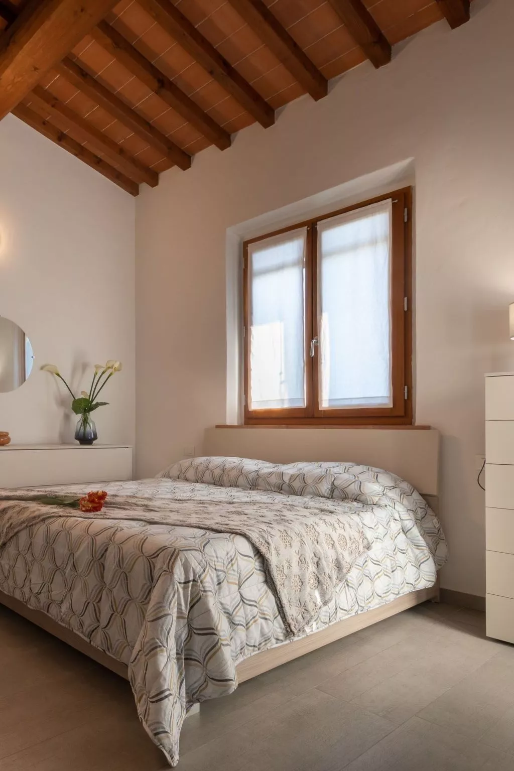 Modernes Haus mit Garten und privatem Parkplatz-Image-tags.info