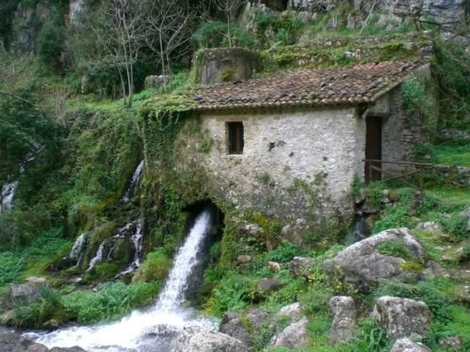 Natursteinhaus mit Panoramablick zum Meer-Buiten