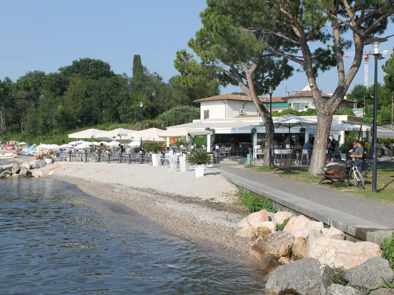 'Vall' mit Privatparkplatz-Buiten