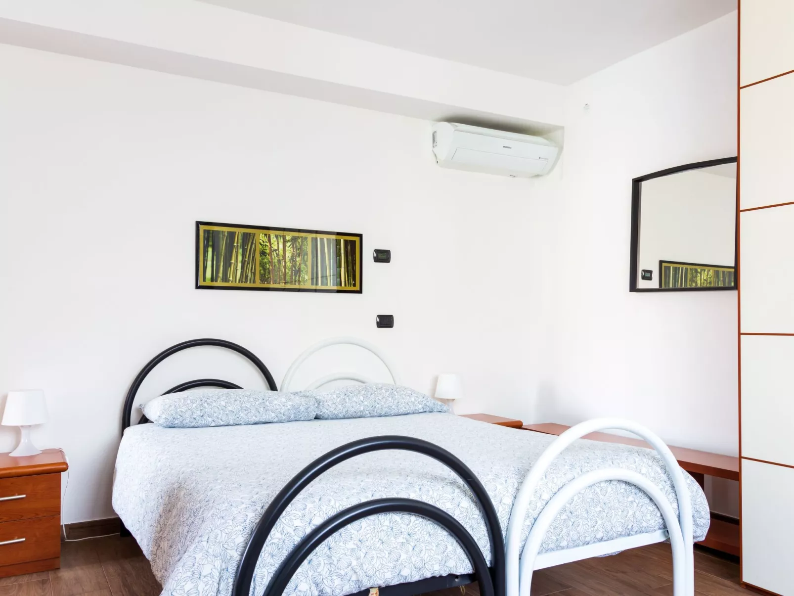 Mit Blick auf den Comer See-Binnen