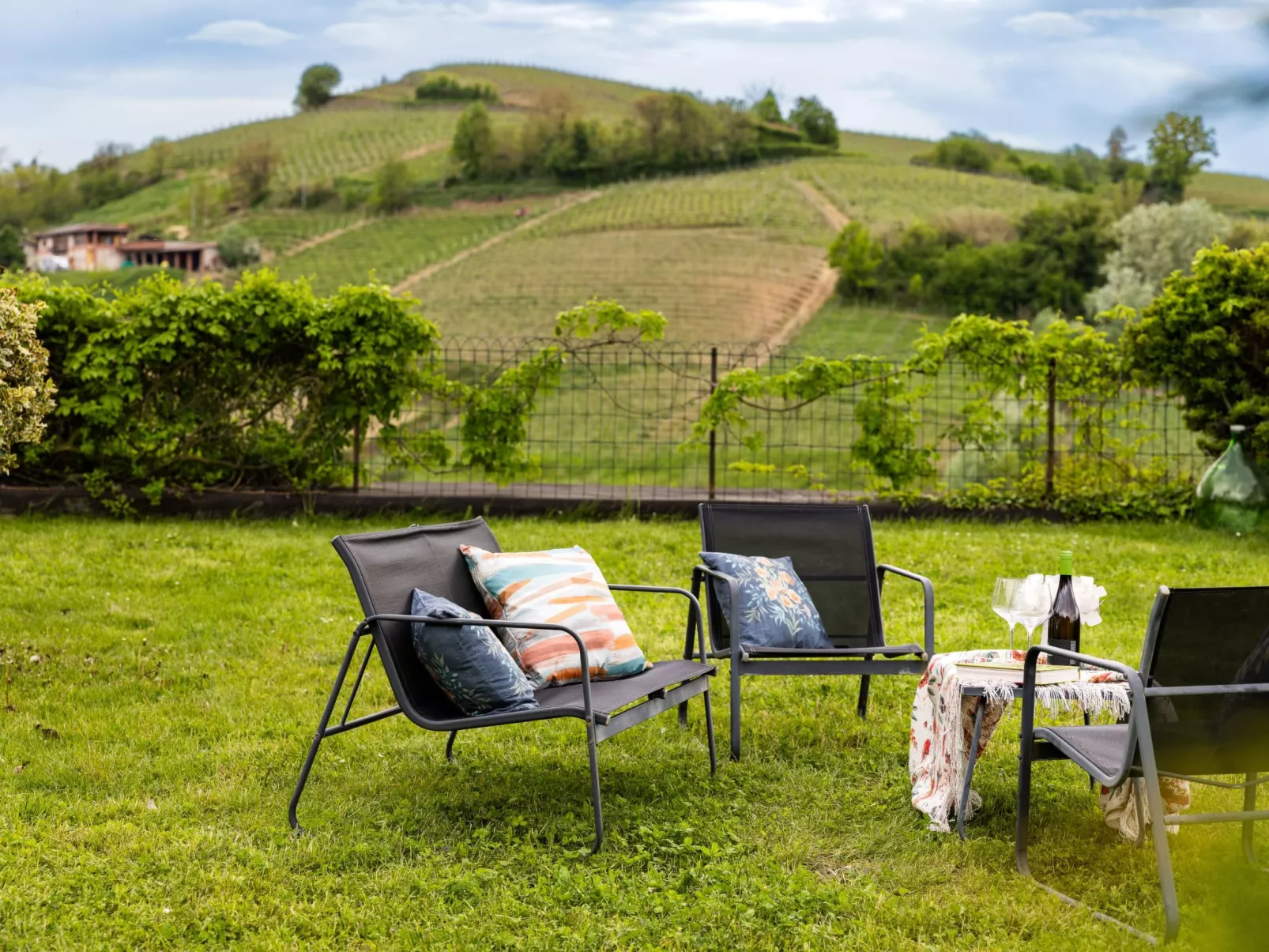 Mit privatem Pool, AC und Weinkeller-Buiten