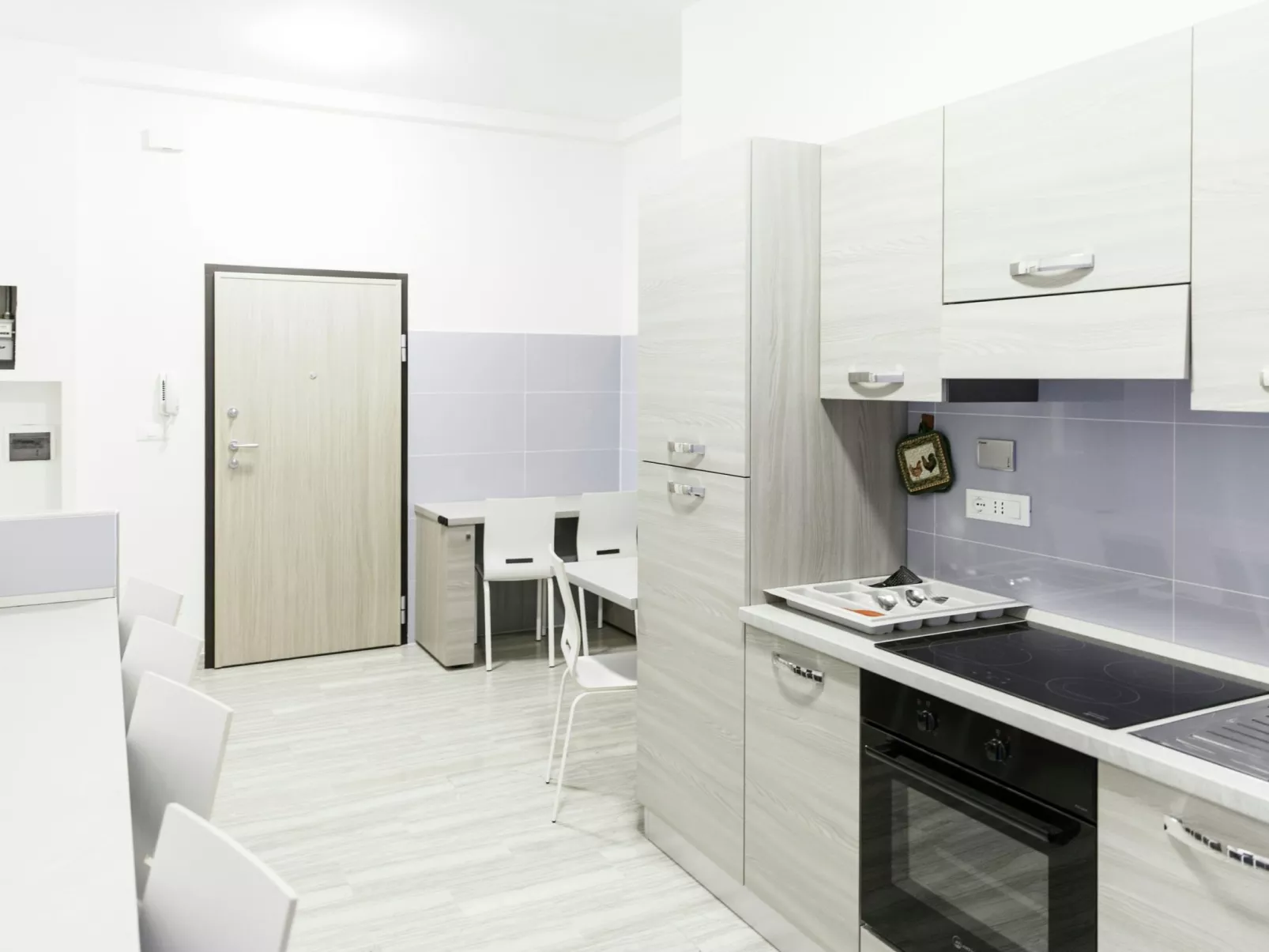 Auf dem Messegelände 14, in der Nähe des Zentrums und gegenüber dem Messegeländ-Binnen