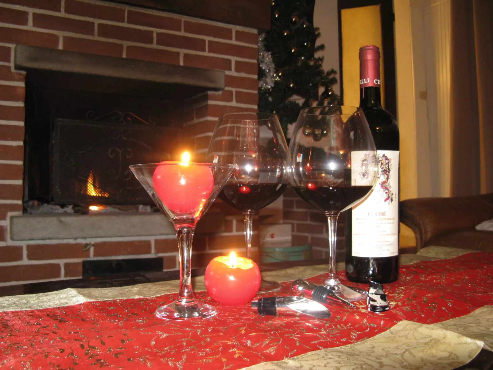 Typisches Bauernhaus mit holzbefeuertem Kamin-Binnen