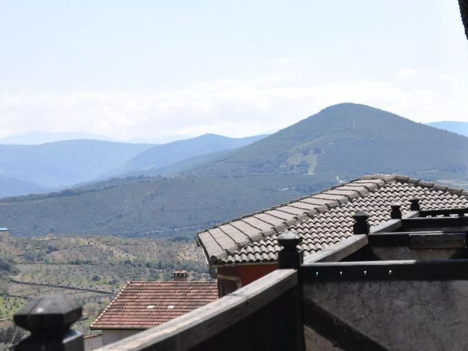 Wohnung in Sotoserrano mit Terrasse und Garten-Buiten
