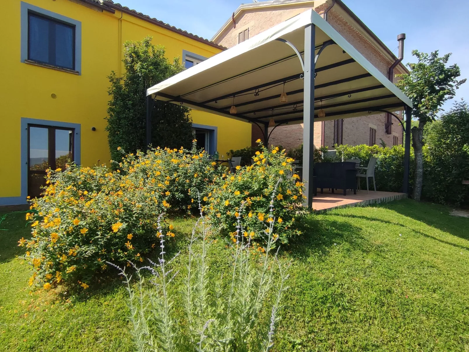 Wohnung 'Girasole' mit Schwimmbad-Buiten