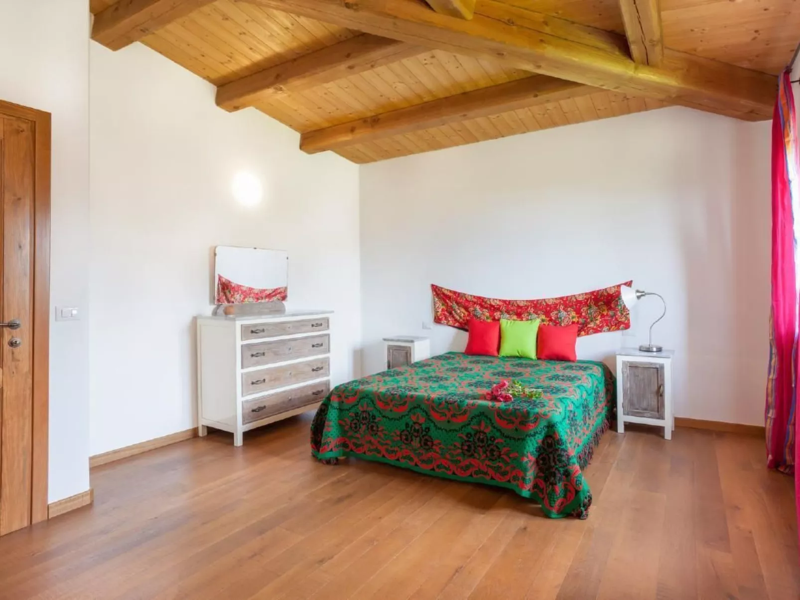 Freistehendes Haus mit privatem Pool-Binnen