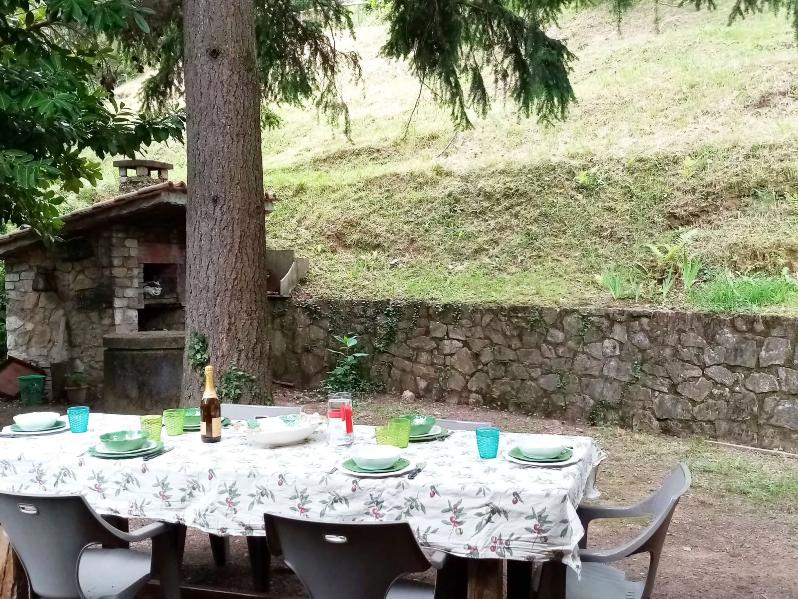 Haus inmitten der Natur mit Schwimmbad-Buiten