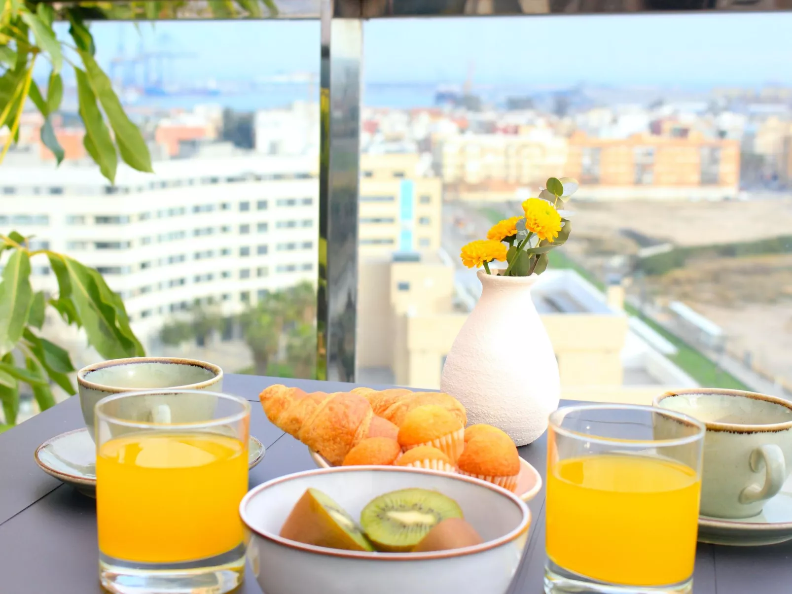 Luxuriöse Wohnung mit 1 Schlafzimmer, Balkon und Pool-Buiten