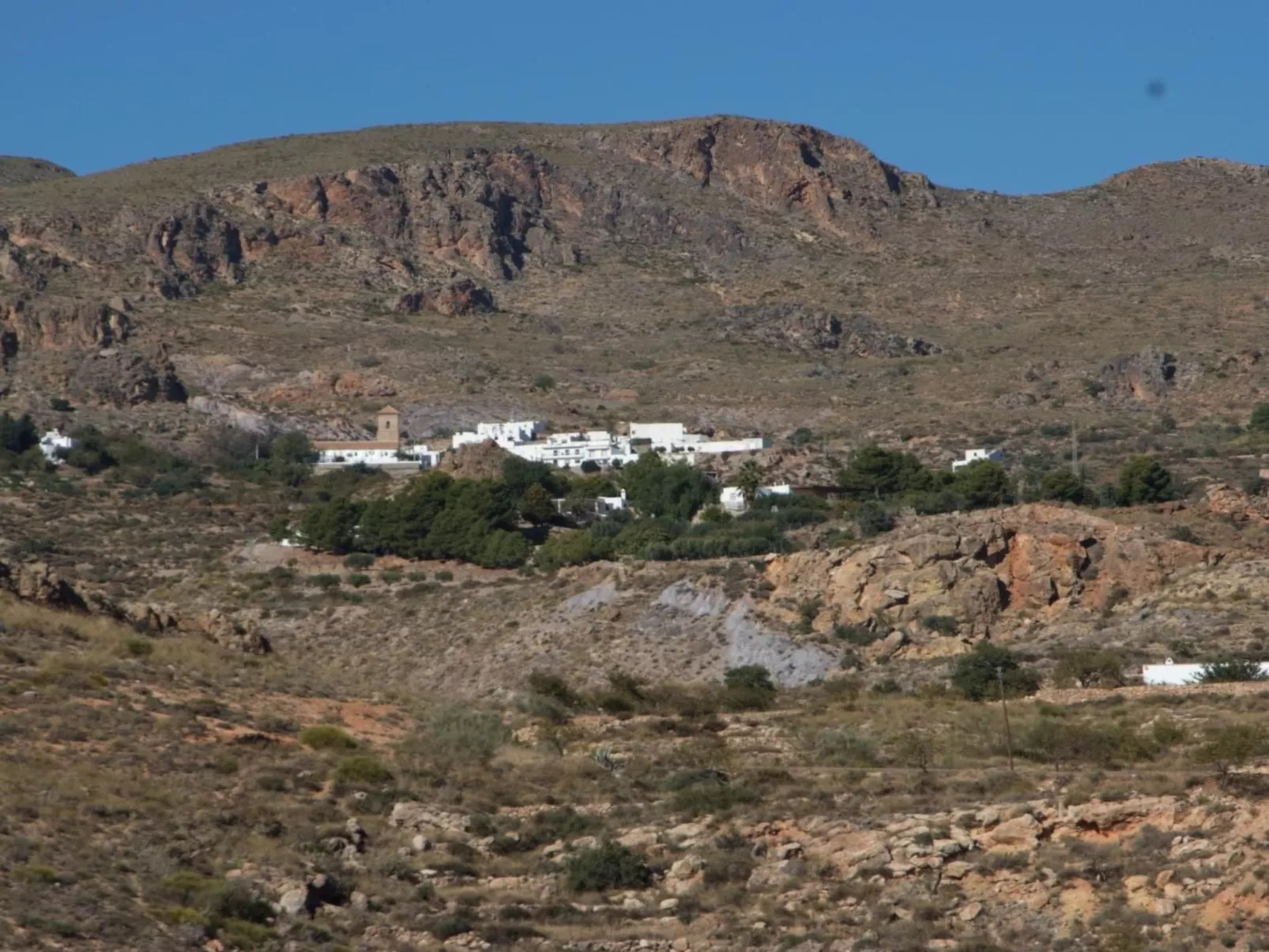 Schöne Villa für 6 Personen mit Schwimmbad-Buiten
