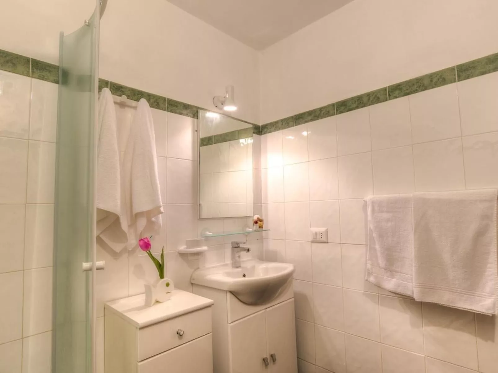 Agamennone, Wohnung 20 Meter vom Meer entfernt mit einer möblierten Terrasse.-Binnen