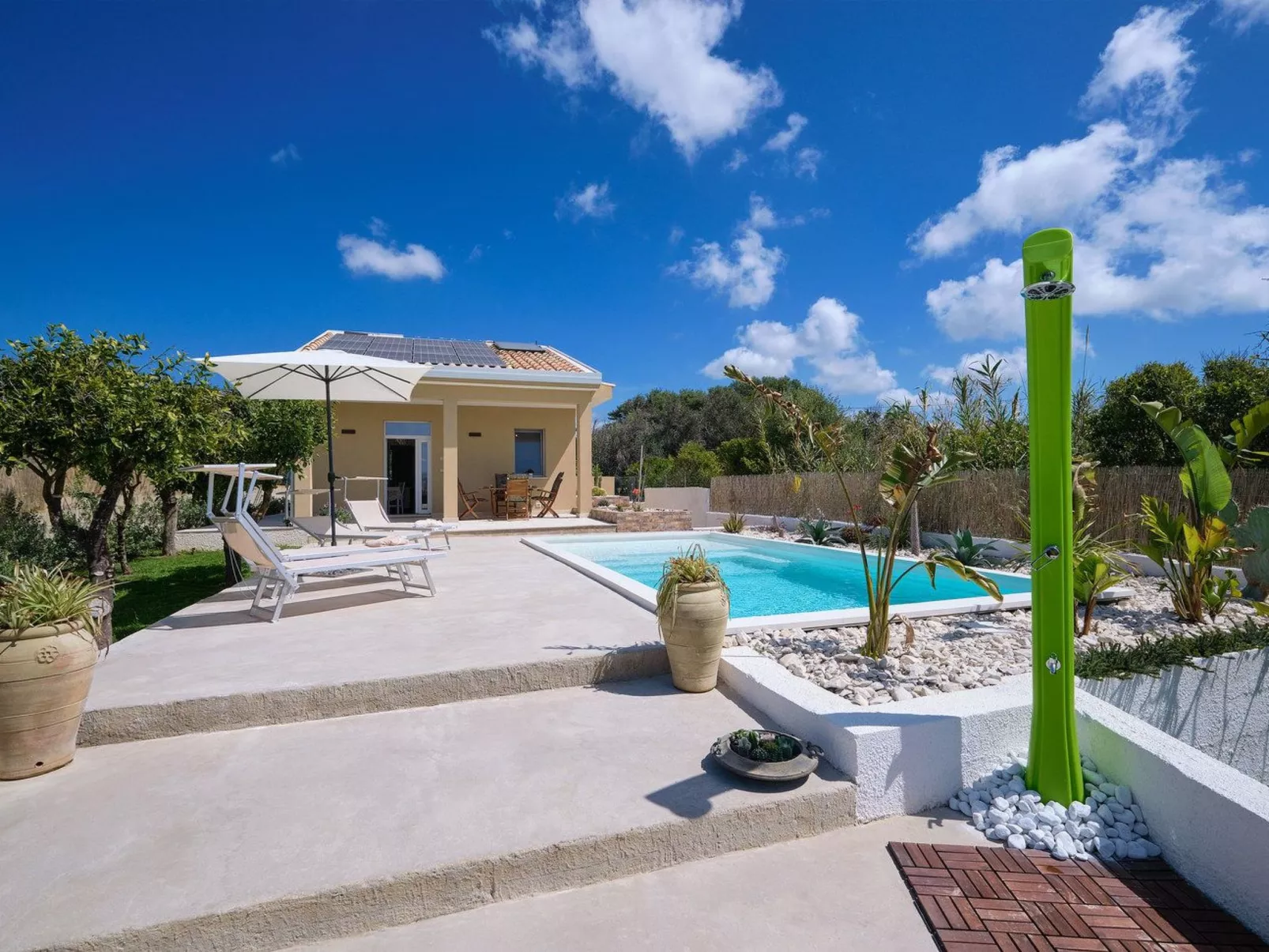 Villa Teti, mit Schwimmbad und in der Nähe des Strandes-Image-tags.info