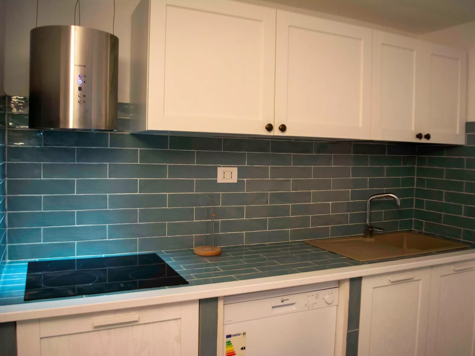 Große Drei-Zimmer-Wohnung am Golf von Marinella-Binnen