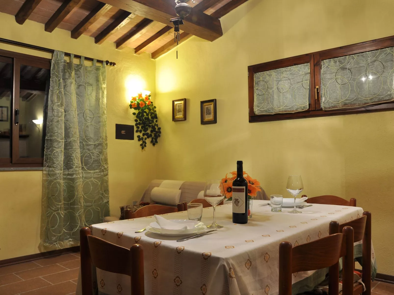 Pfirsichhaus mit Schwimmbad, Jacuzzi und privatem Garten-Binnen