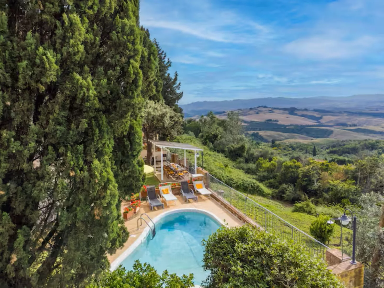 Vier-Zimmer-Wohnung 3 Bäder mit Schwimmbad zur alleinigen Nutzung-Buiten