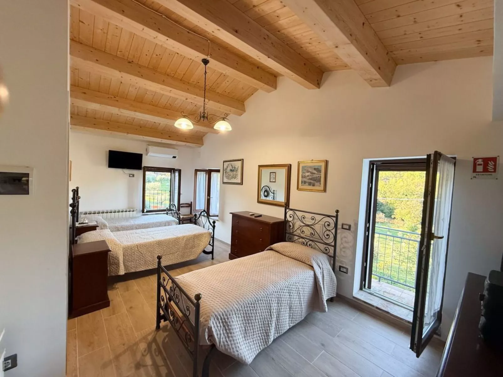 Ferienvilla mit privatem Pool und Whirlpool-Binnen